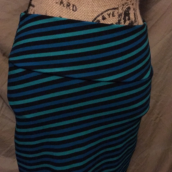 🌹 Lularoe skirt 🌹 - Picture 2 of 4